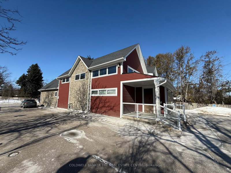 23 Bolton Ave, Newmarket, L3Y 2X3 | Image 2