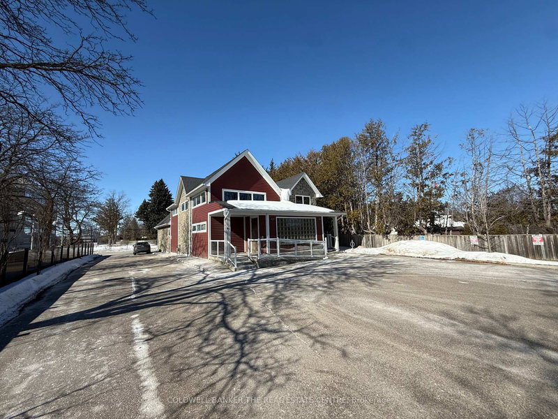 23 Bolton Ave, Newmarket, L3Y 2X3 | Image 3