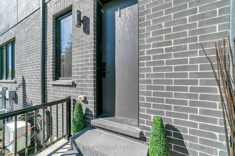 1 - 59 Charles St, Newmarket, L3Y 3V7 | Image 2