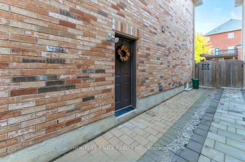 43 Naylor Dr, Bradford West Gwillimbury, L3Z 0J8 | Image 2