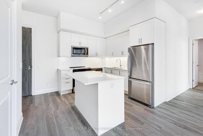 10 Gatineau Drive • #1704 • Vaughan, ON photo 9