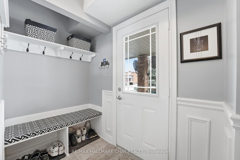 1280 Coleman Cres, Innisfil, L9S 0G6 | Image 2