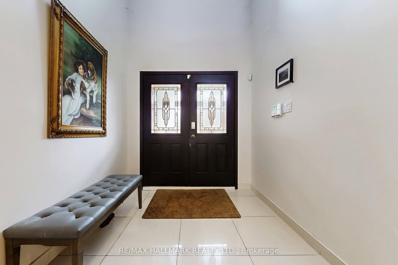 97 Stave Cres, Richmond Hill, L4C 9J2 | Image 3