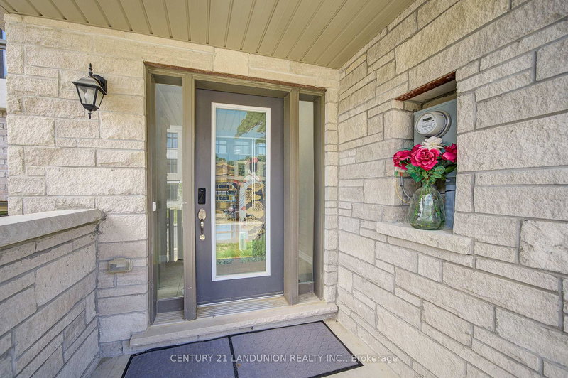 65 Puisaya Dr, Richmond Hill, L4E 1L2 | Image 2