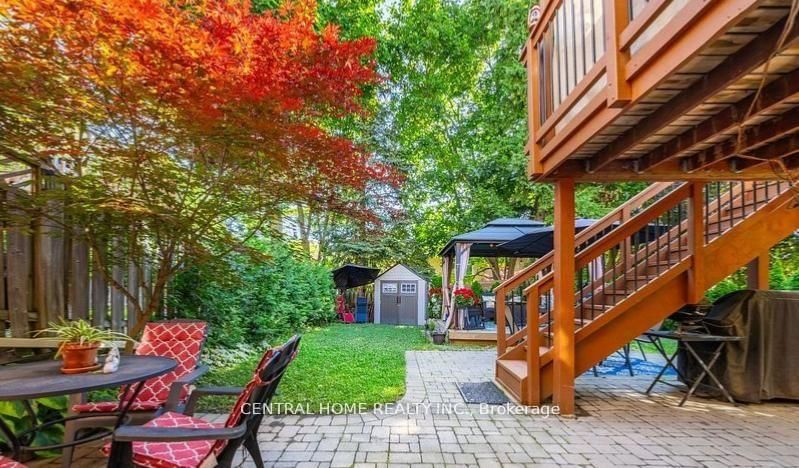 30 Moffat Cres, Aurora, L4G 4Z8 | Image 3