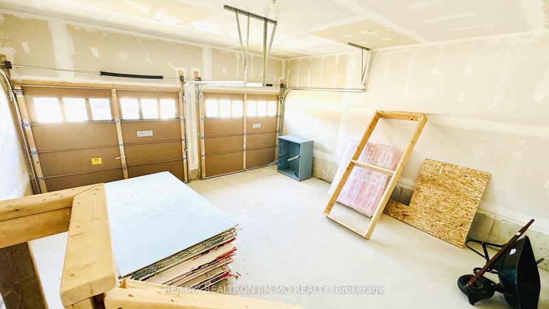 104 Cliff Thompson Crt, Georgina, L0E 1R0 | Image 3