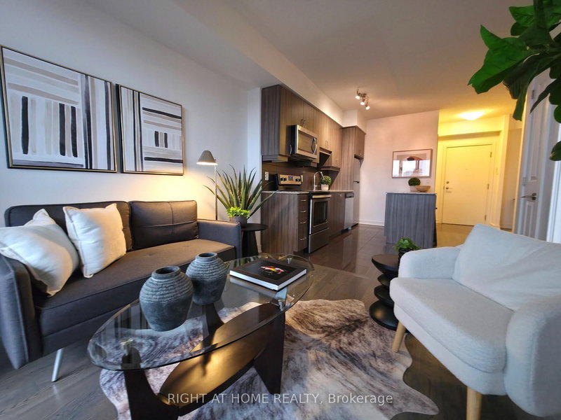 NE616 - 9205 Yonge St, Richmond Hill, L4C 1V5 | Image 2