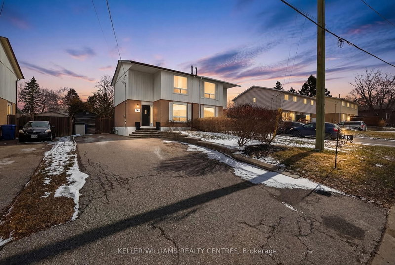 789 Elgin St, Newmarket, L3Y 3B9 | Image 2