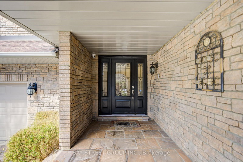 856 Wildrush Pl, Newmarket, L3X 1L7 | Image 3