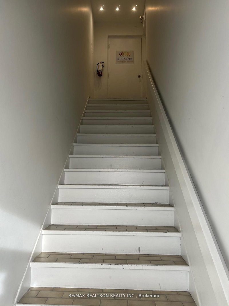17 - 16 Spinnaker Way S, Vaughan, L4K 2T8 | Image 2