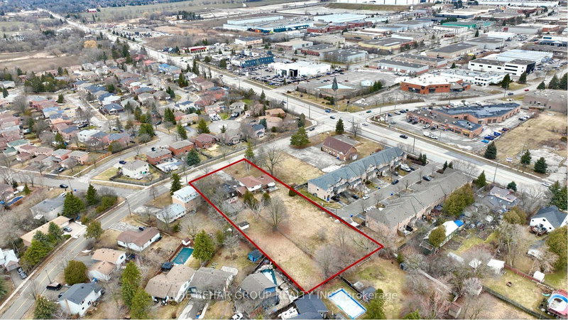 1038 Jacarandah Dr, Newmarket, L3Y 3G8 | Image 2