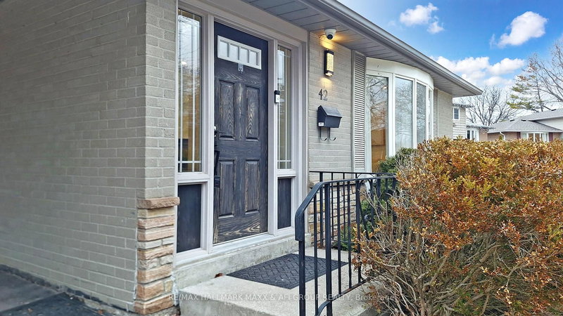 42 Devins Dr, Aurora, L4G 2Z1 | Image 2