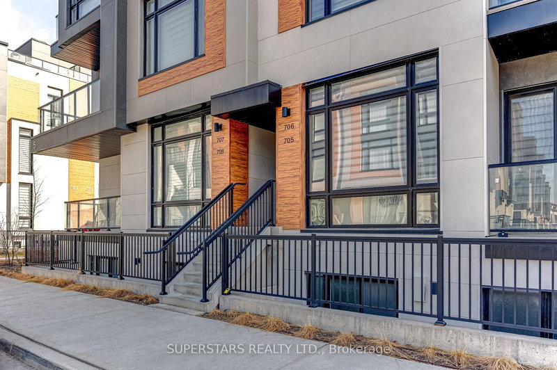 705 - 5 Steckley House Lane, Richmond Hill, L4S 0N2 | Image 2