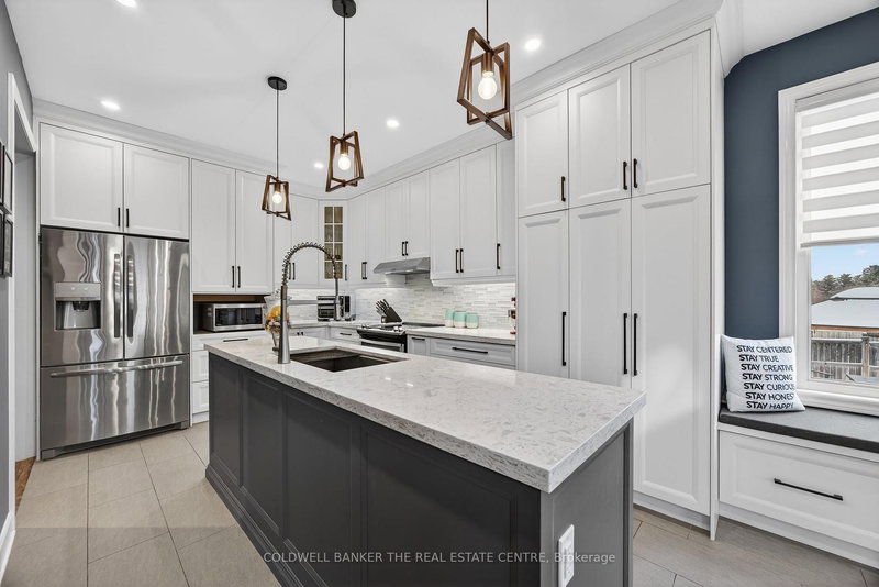 33 Booth St, Bradford West Gwillimbury, L3Z 0A4 | Image 3