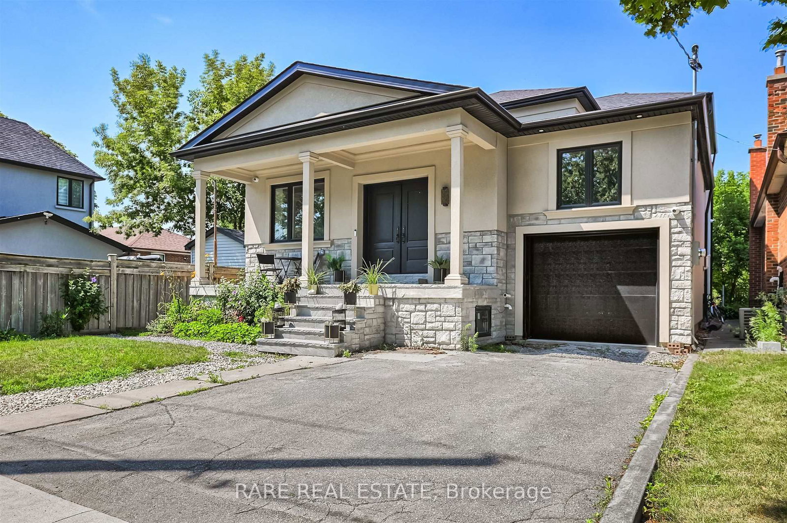 32 Bradfield Avenue - Detached in Islington-City Centre West