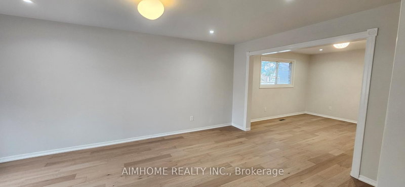 31 Spanhouse Cres, Markham, L3R 4E2 | Image 3