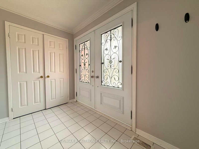 89 Marsh Harbour, Aurora, L4G 5Y8 | Image 2