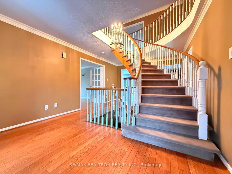 89 Marsh Harbour, Aurora, L4G 5Y8 | Image 3