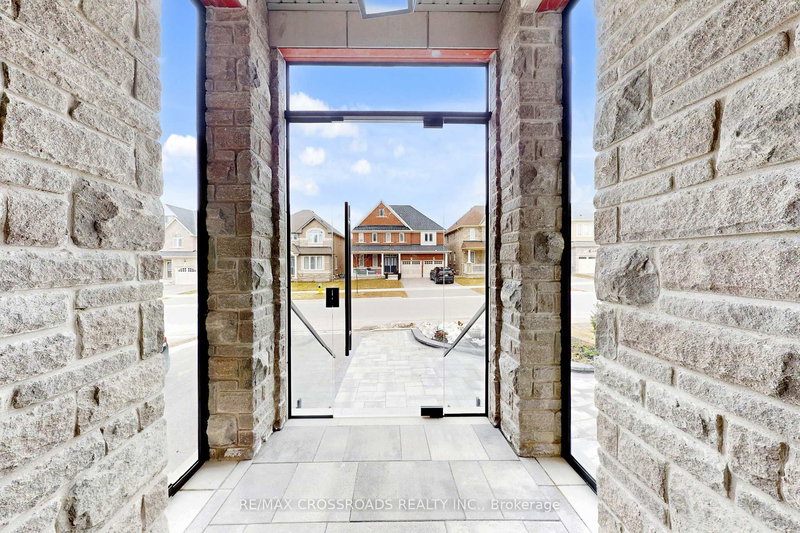 9 KINGKNOLL Cres, Georgina, L4P 0H6 | Image 3