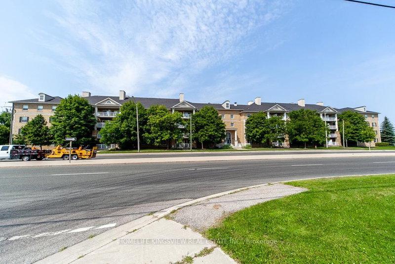 301 - 7428 Markham Rd, Markham, L3S 4V6 | Image 3