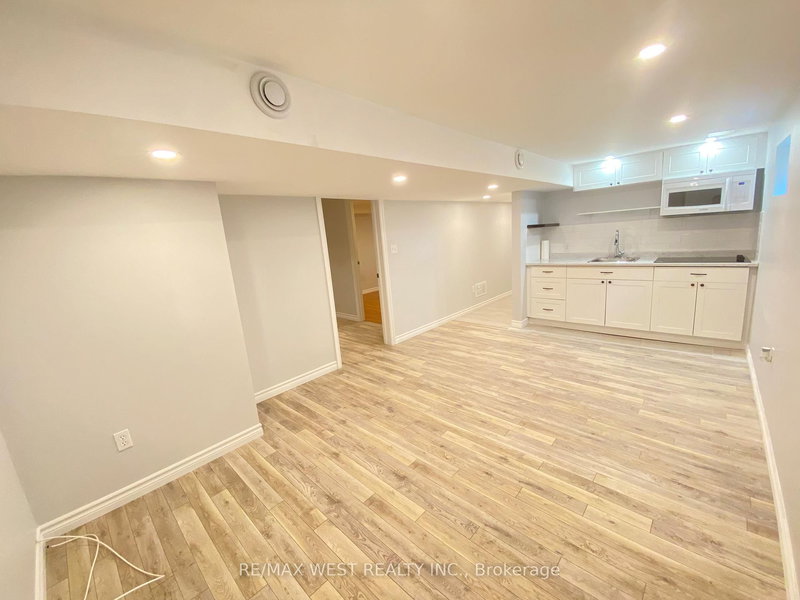 20 Britannia Ave, Bradford West Gwillimbury, L3Z 1A1 | Image 3