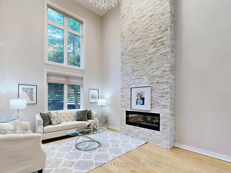 962 On Bogart Circ, Newmarket, L3Y 8T4 | Image 3