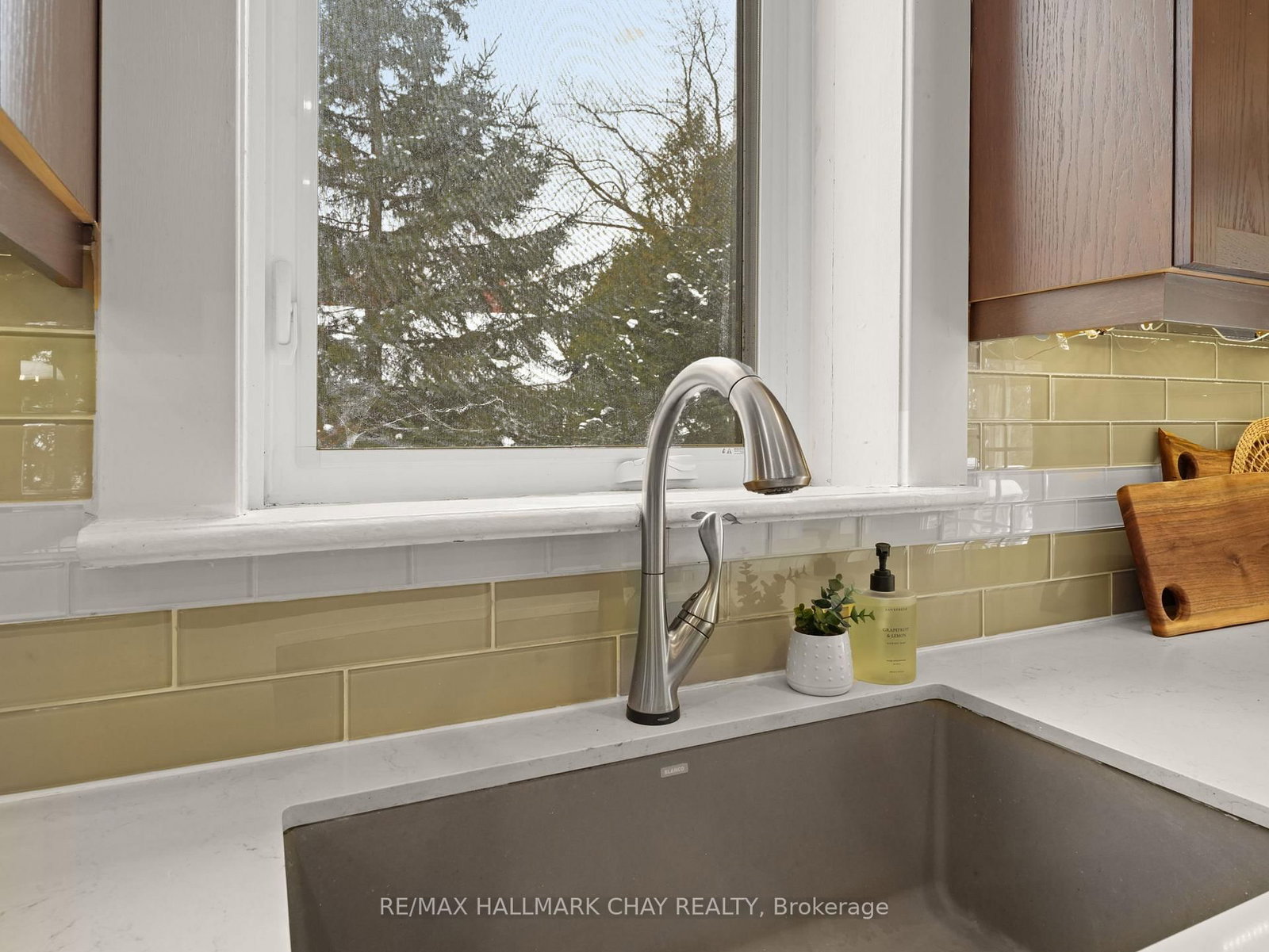 Detached House for sale at 134 Victoria Street, New Tecumseth, Ontario, L9R 1K6 - Alliston - MLS: N12921454