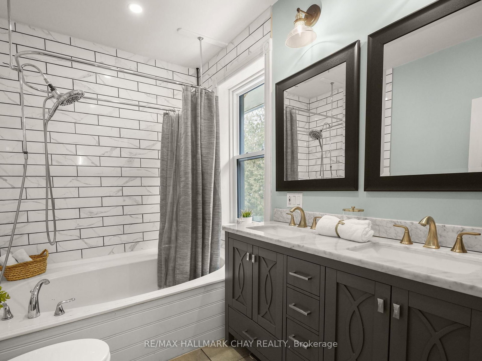 Detached House for sale at 134 Victoria Street, New Tecumseth, Ontario, L9R 1K6 - Alliston - MLS: N12921454