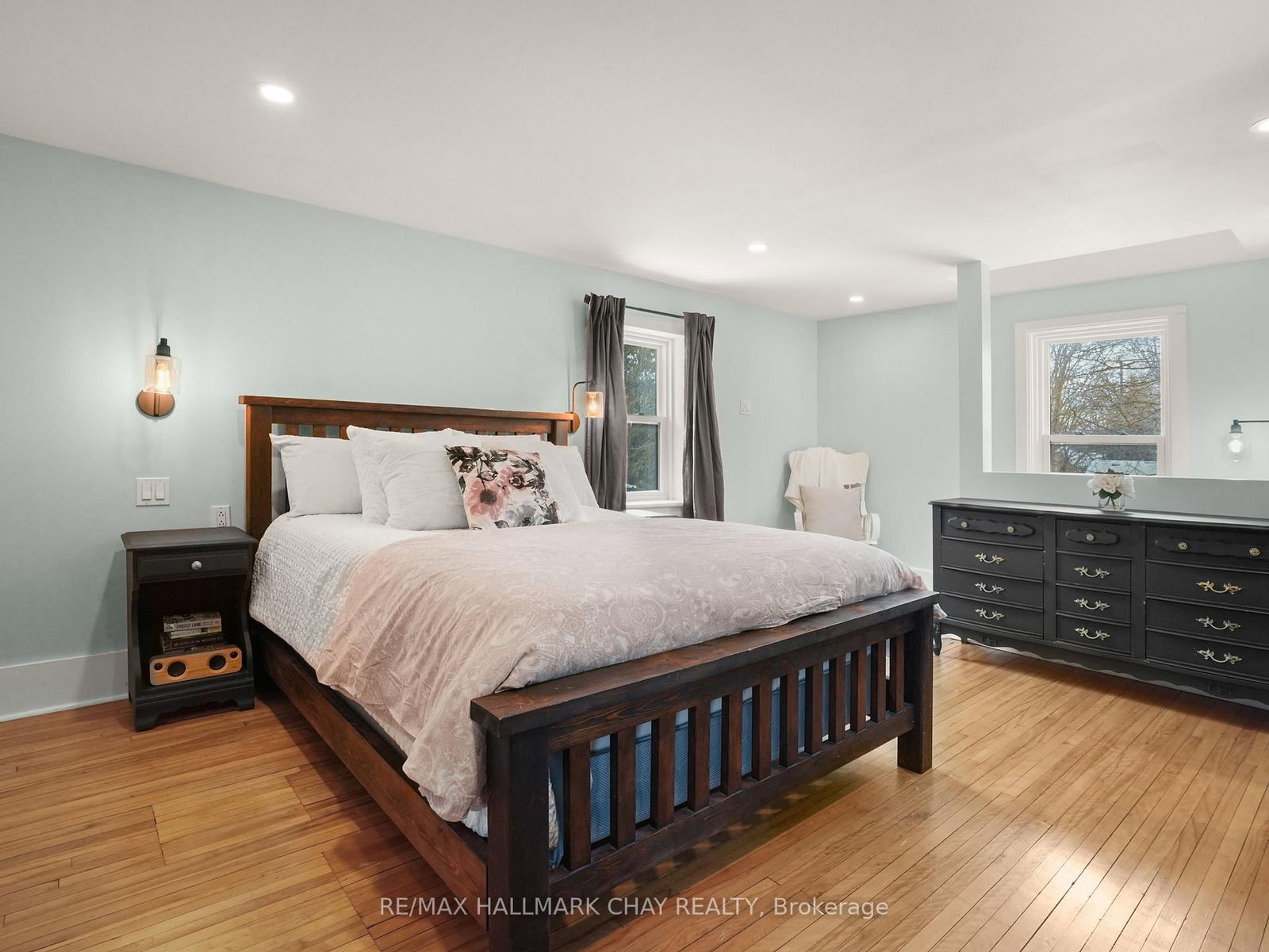 Detached House for sale at 134 Victoria Street, New Tecumseth, Ontario, L9R 1K6 - Alliston - MLS: N12921454