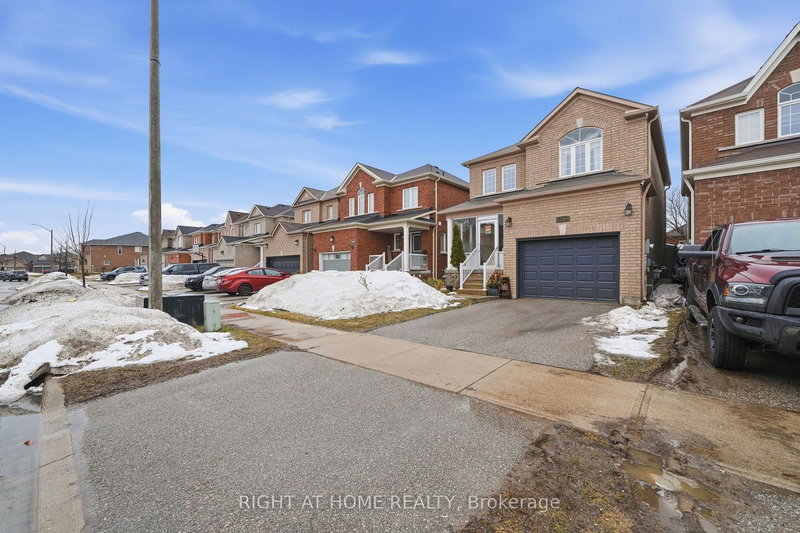 1209 Mary Lou St, Innisfil, L9S 0C2 | Image 3