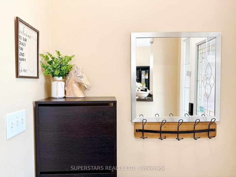 7 Wilcliff Crt, Markham, L6E 2E5 | Image 3