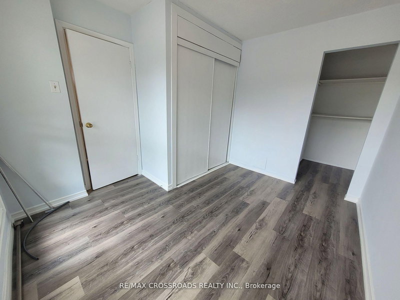 Main - 124 Major Mackenzie Dr E, Richmond Hill, L4C 1H1 | Image 3