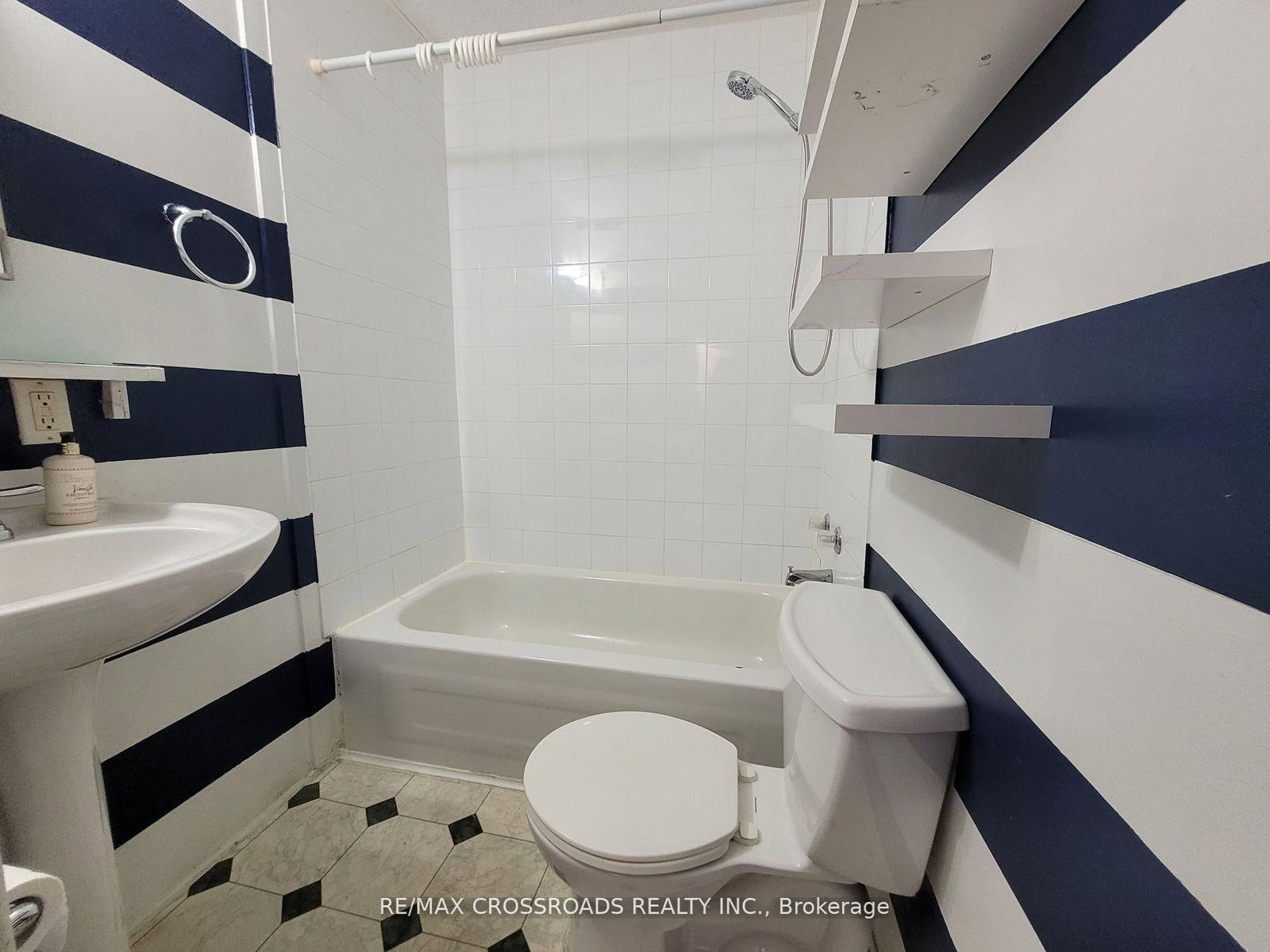 124 Major Mackenzie Drive E, Unit Main - Photo 9