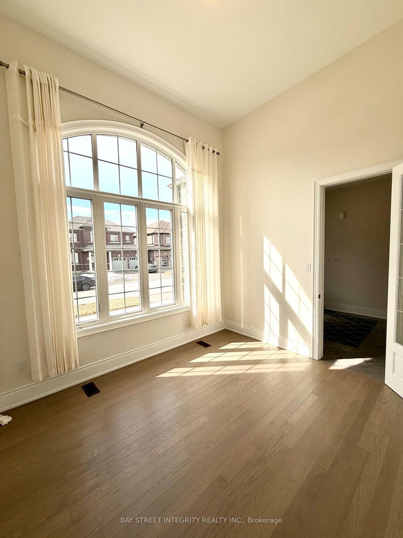 64 BUD LEGGETT Cres, Georgina, L4P 0B7 | Image 2