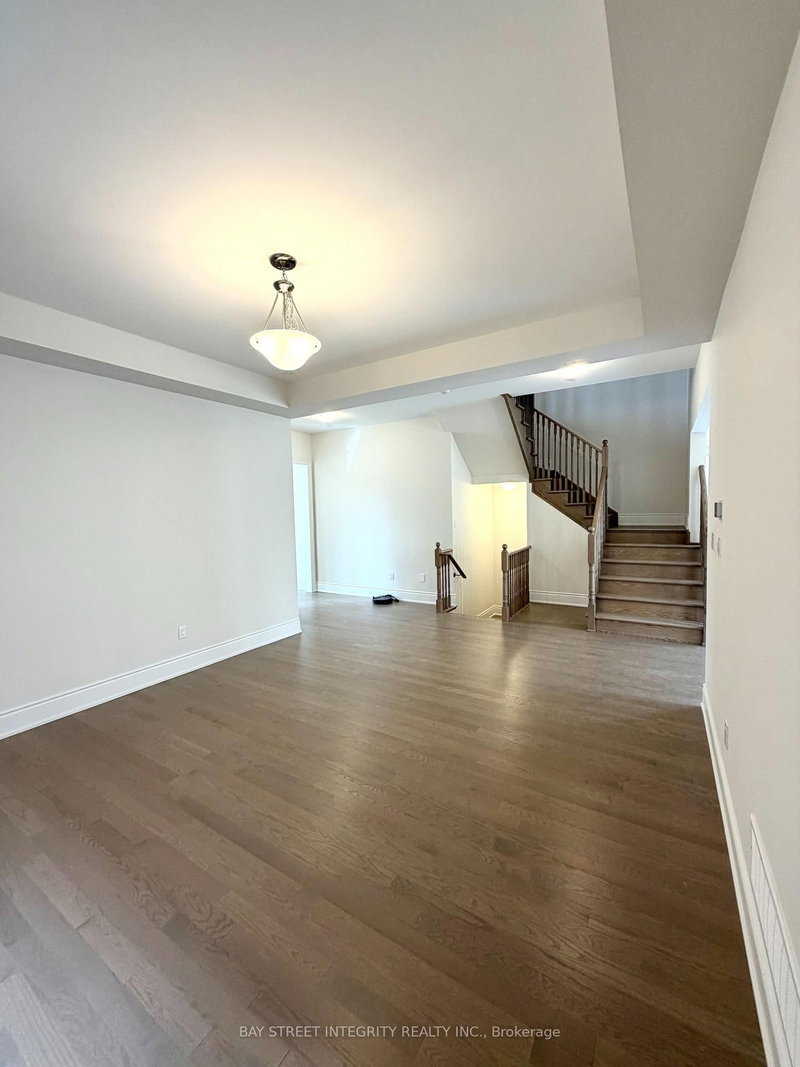 64 BUD LEGGETT Cres, Georgina, L4P 0B7 | Image 3