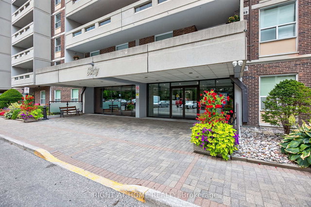 211 - 60 Inverlochy Boulevard