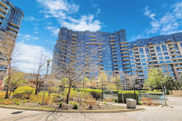 858 - 23 Cox Boulevard