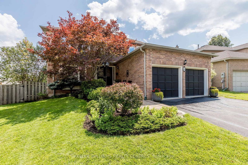 15 Beatty Cres, Aurora, L4G 5V2 | Image 2