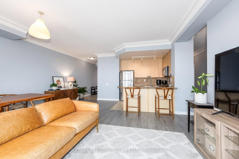 714 - 11121 Yonge St, Richmond Hill, L4C 0S7 | Image 3