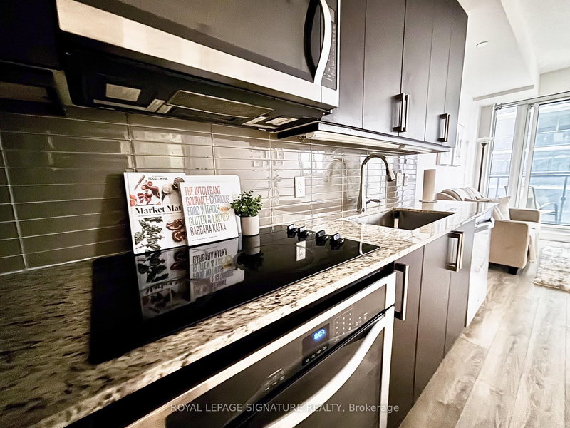 9600 Yonge St #710, Richmond Hill, Ontario