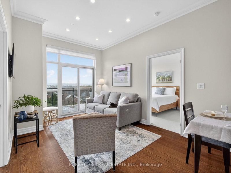 609 - 111 Civic Square Gate, Aurora, L4G 0S6 | Image 2