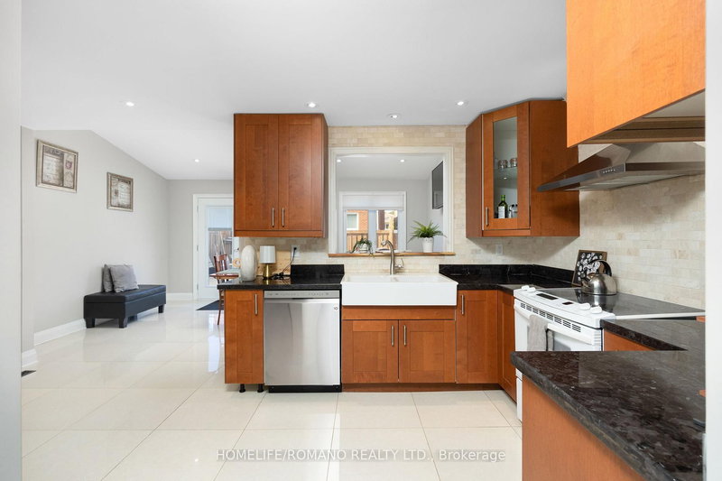 36 Brougham Dr, Vaughan, L4L 3E1 | Image 2