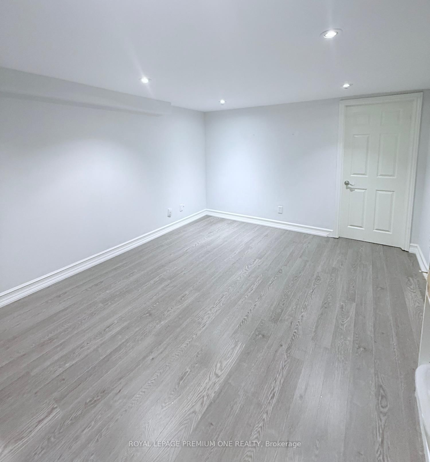 70 Robertson Close, Unit Basement