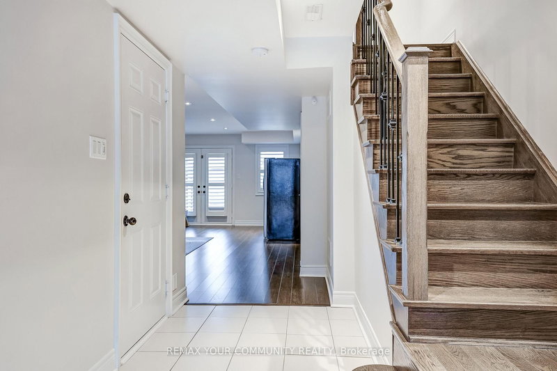 22 Lowther Ave, Richmond Hill, L4E 2Z7 | Image 2