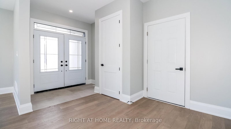 1012 Ferrier Ave, Innisfil, L0L 1C0 | Image 2