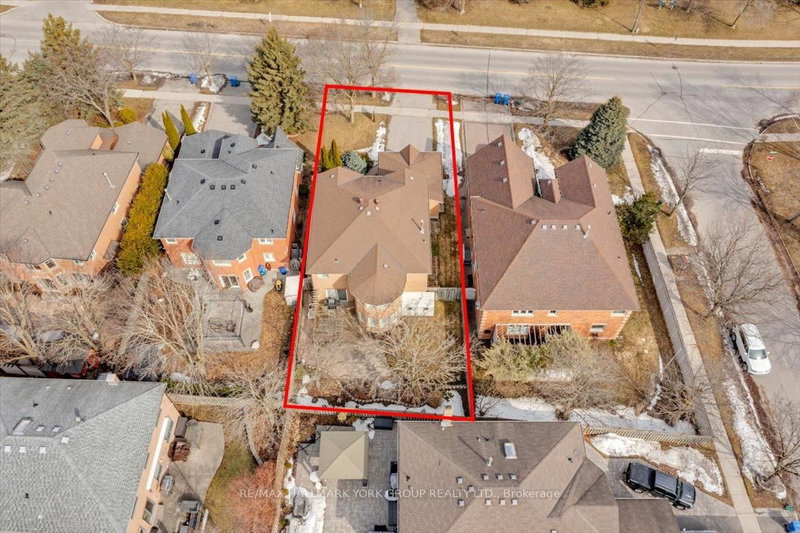 263 McClellan Way, Aurora, L4G 6N9 | Image 3