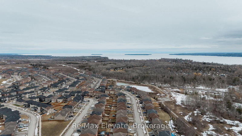 958 Green St, Innisfil, L0L 1W0 | Image 2