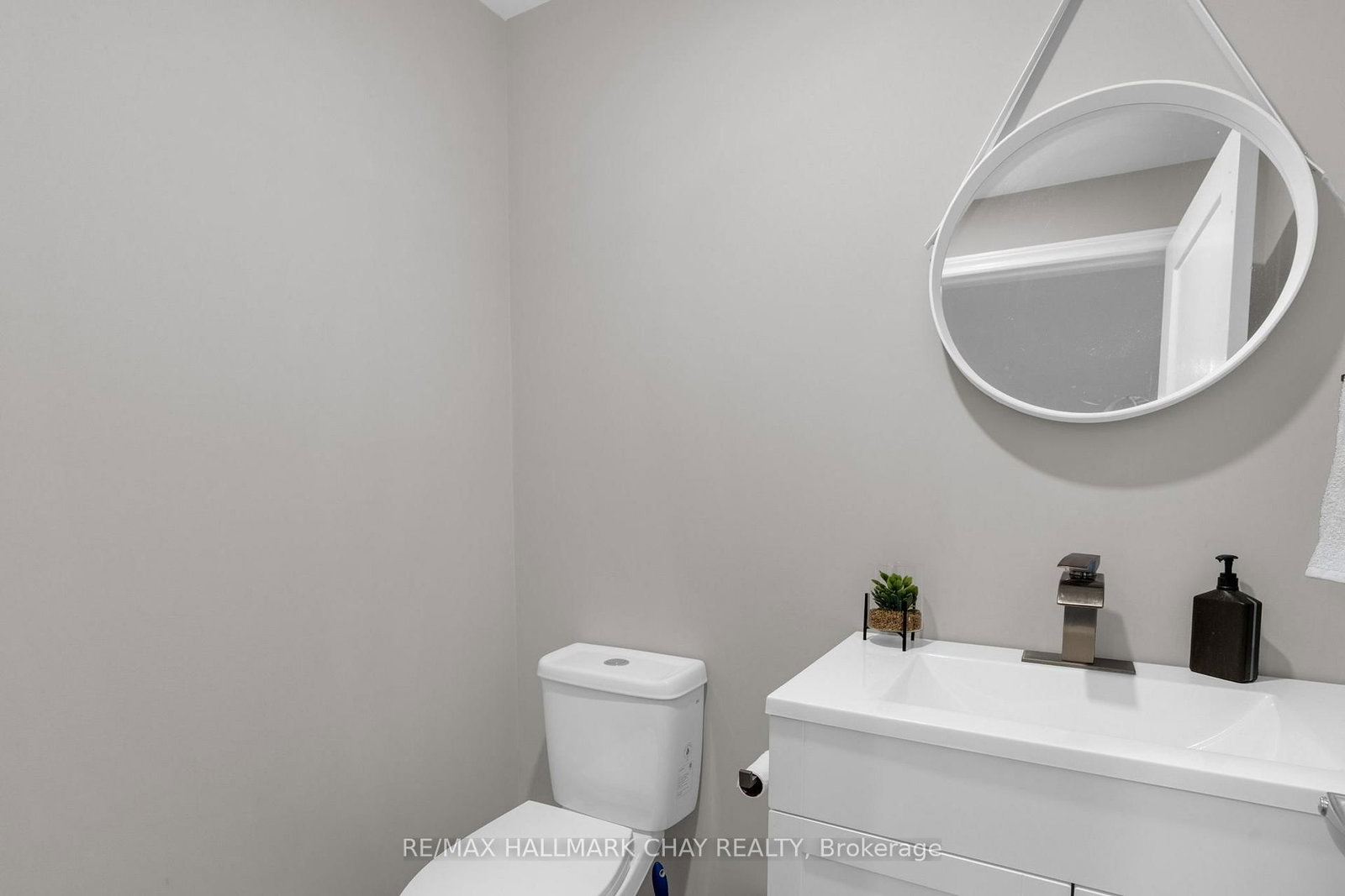 Townhouse for sale at 81 Greenwood Drive, Essa, Ontario, L3W 0N5 - Angus - MLS: N12923868