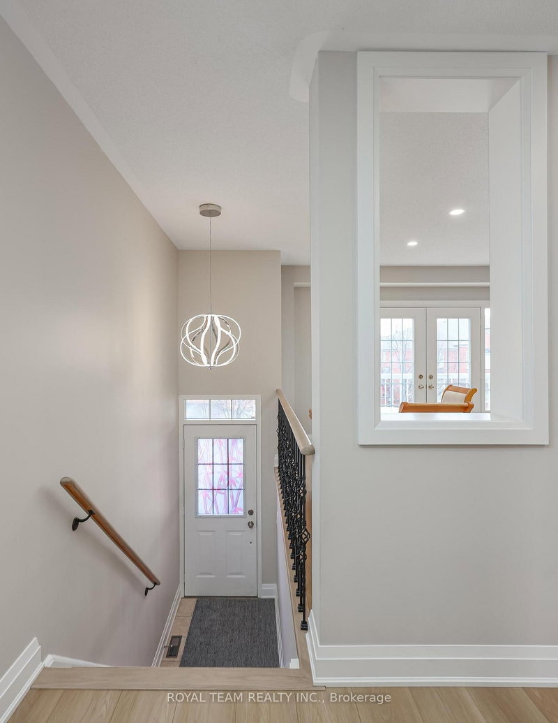 11 Jarrett Crt, Vaughan, L6A 3W4 | Image 3