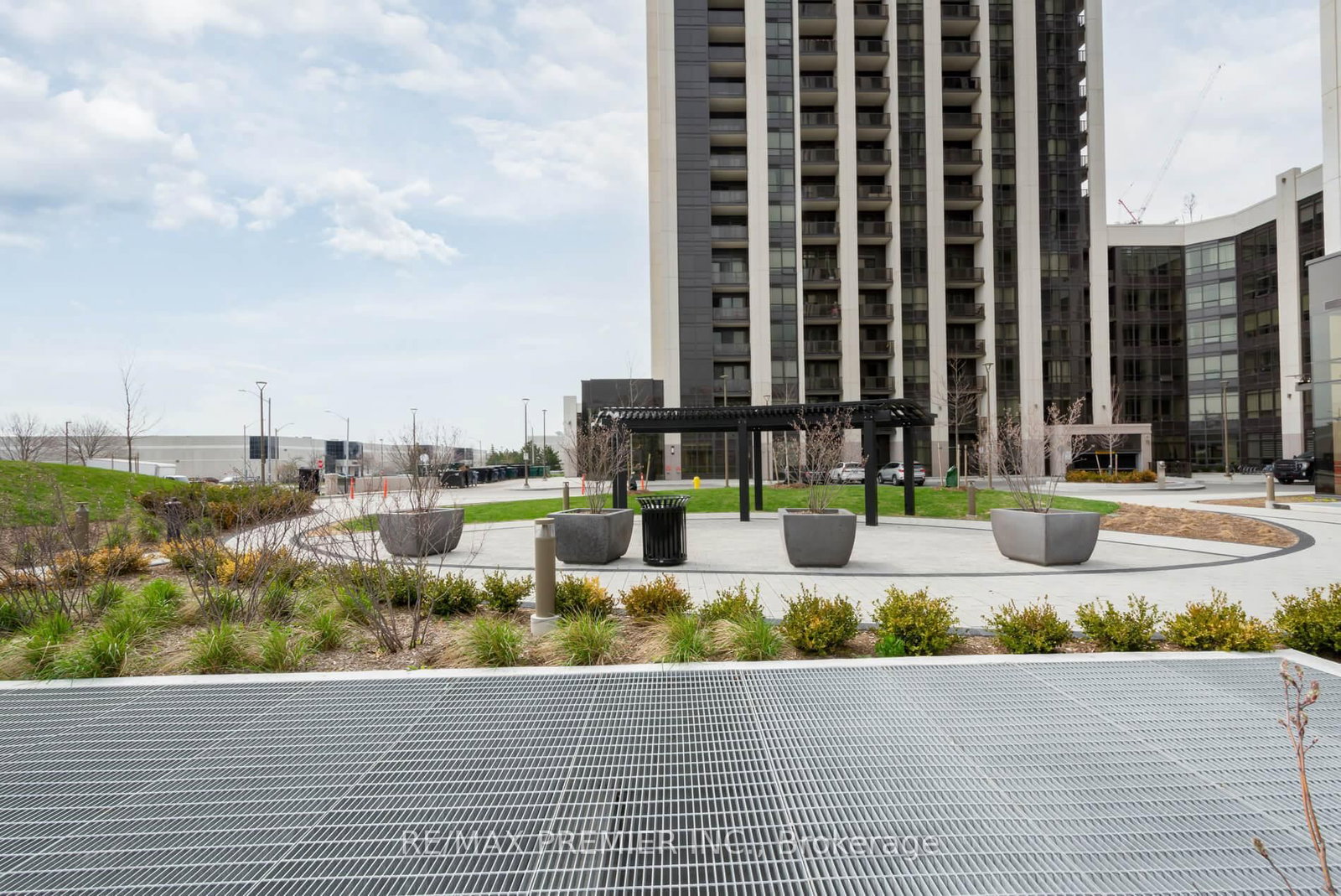 Condo for sale at 909-9085 Jane Street, Vaughan, Ontario, L4K 0L8 - Concord - MLS: N12924240